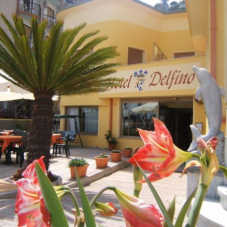 Hotel Delfino Laigueglia Exteriör bild