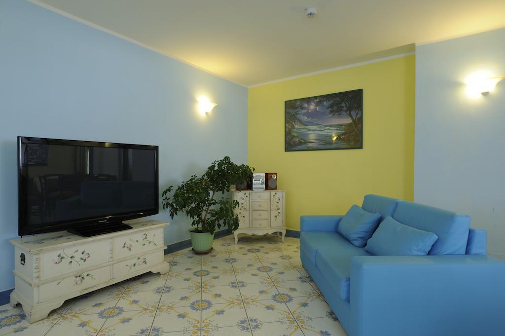 Hotel Delfino Laigueglia Exteriör bild