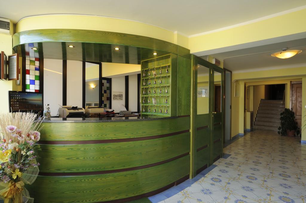 Hotel Delfino Laigueglia Exteriör bild