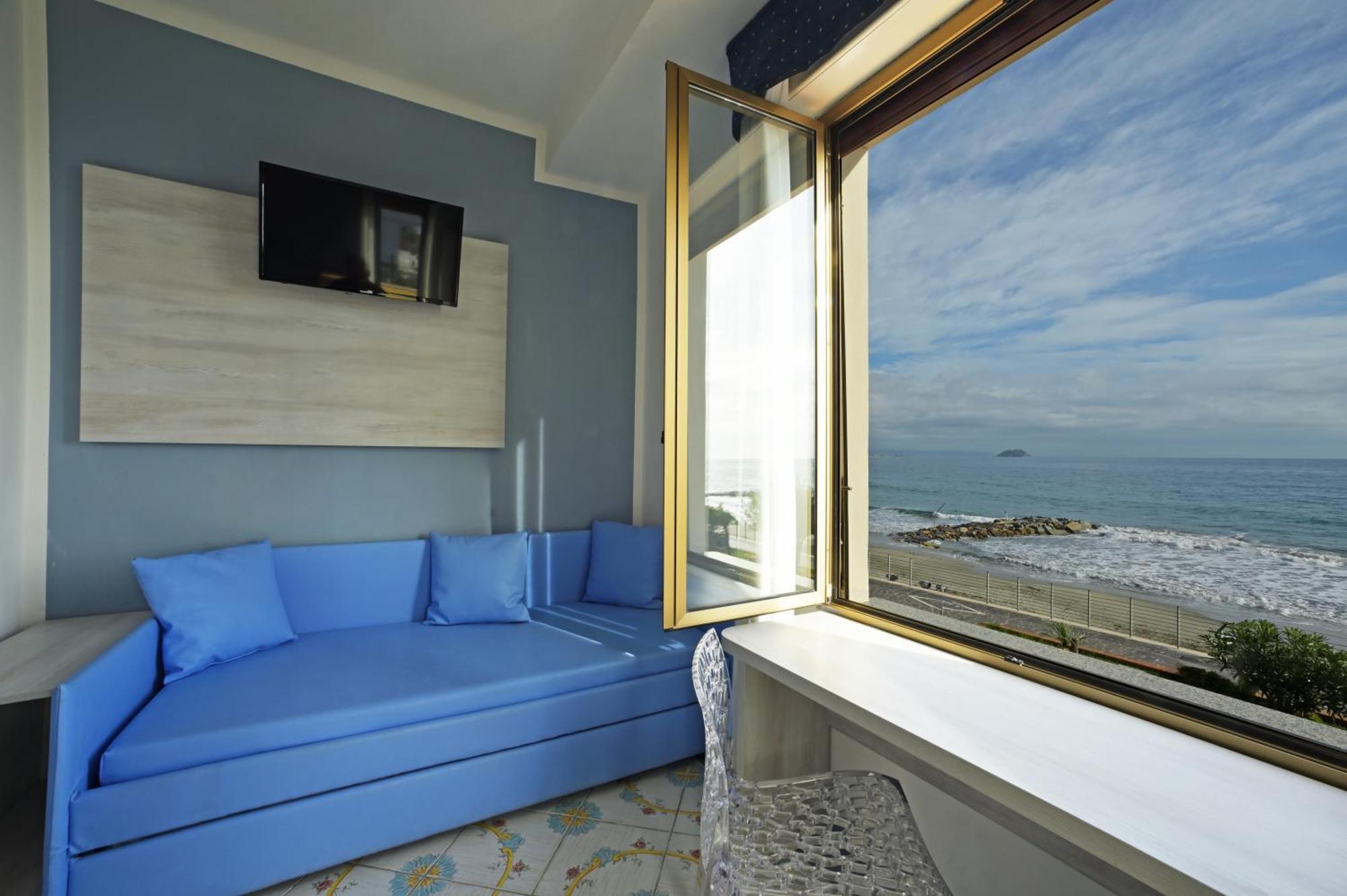 Hotel Delfino Laigueglia Exteriör bild