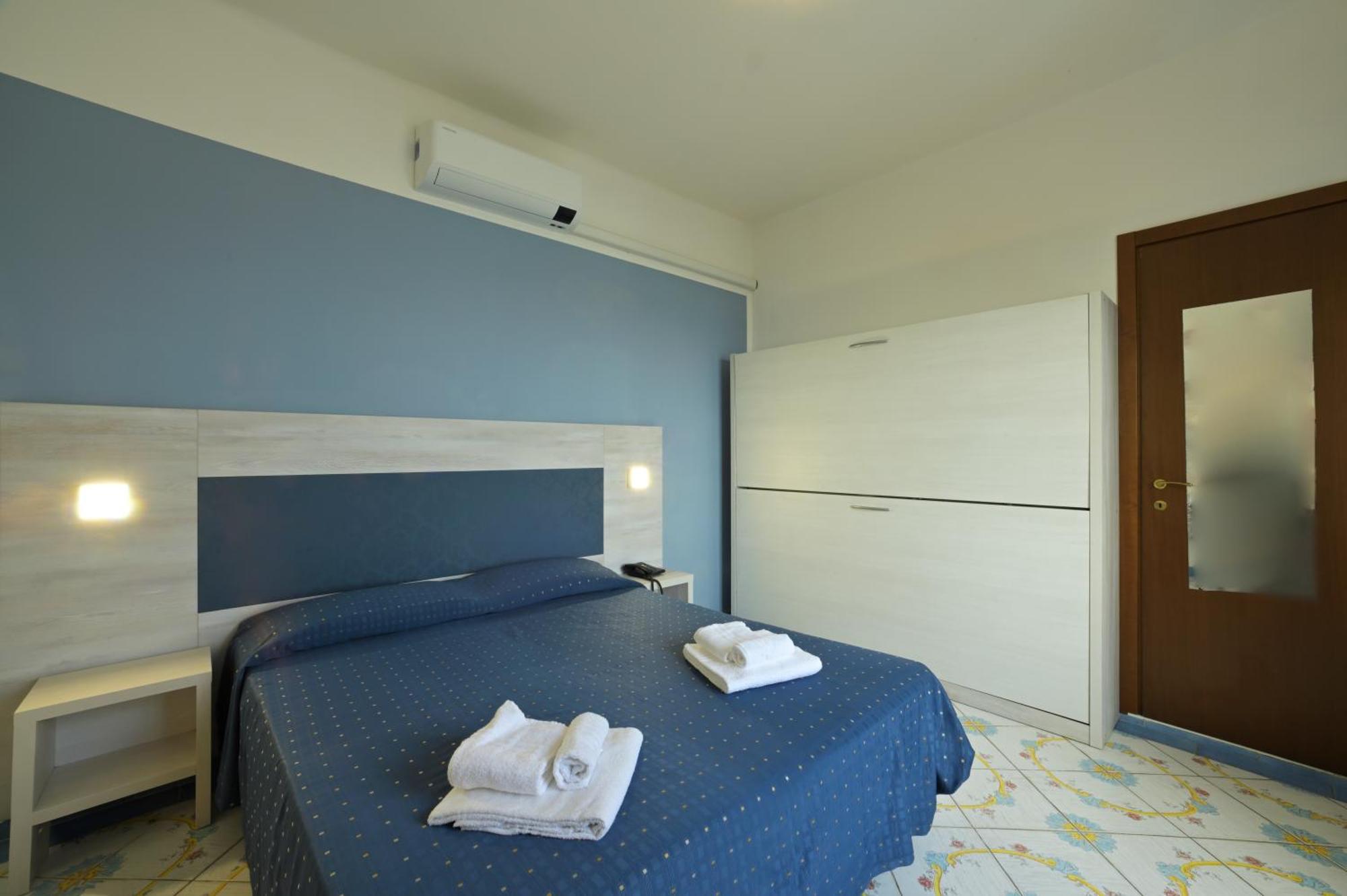 Hotel Delfino Laigueglia Exteriör bild