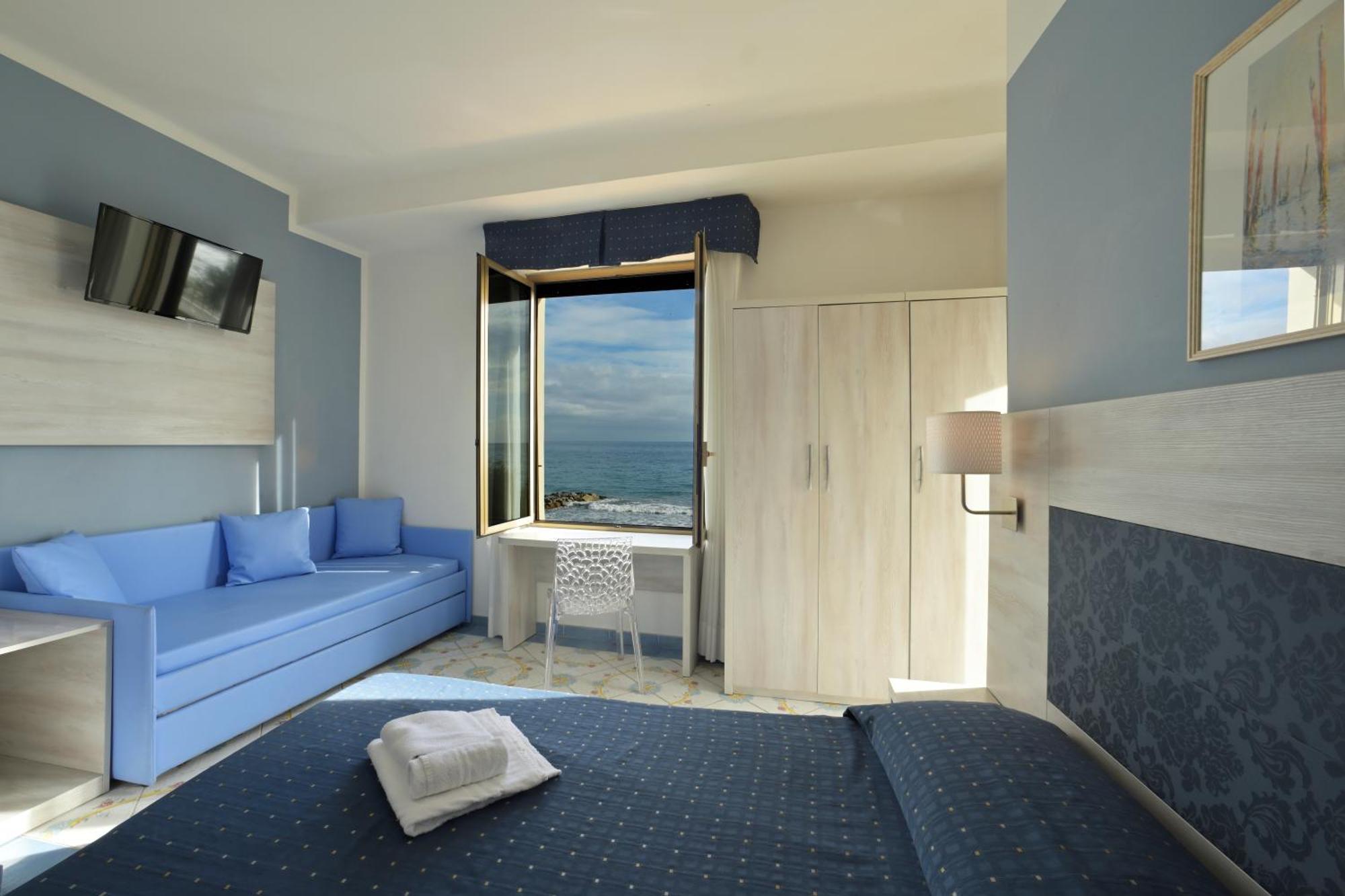 Hotel Delfino Laigueglia Exteriör bild