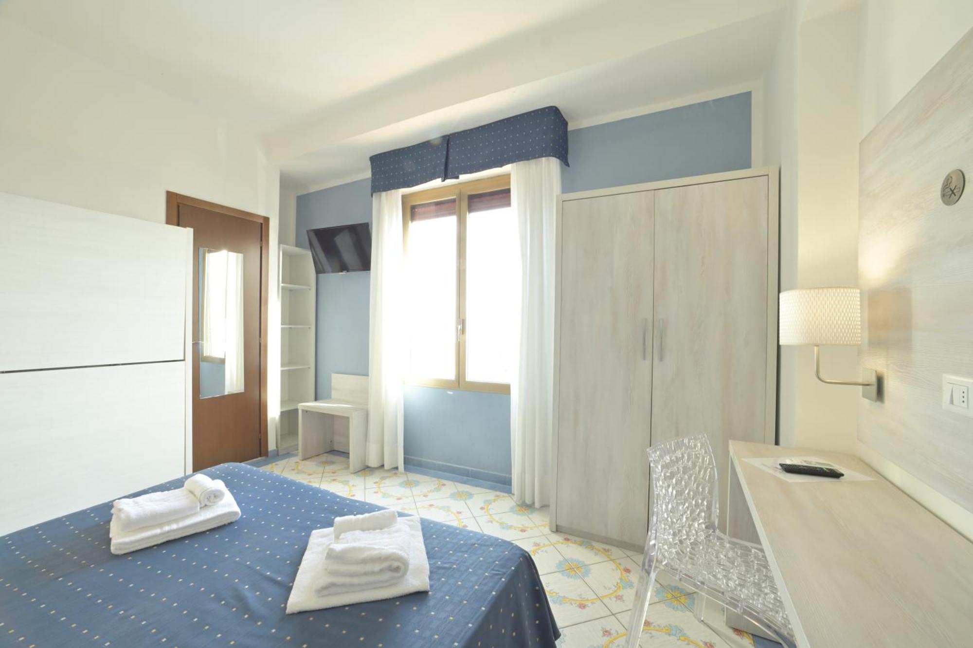 Hotel Delfino Laigueglia Exteriör bild