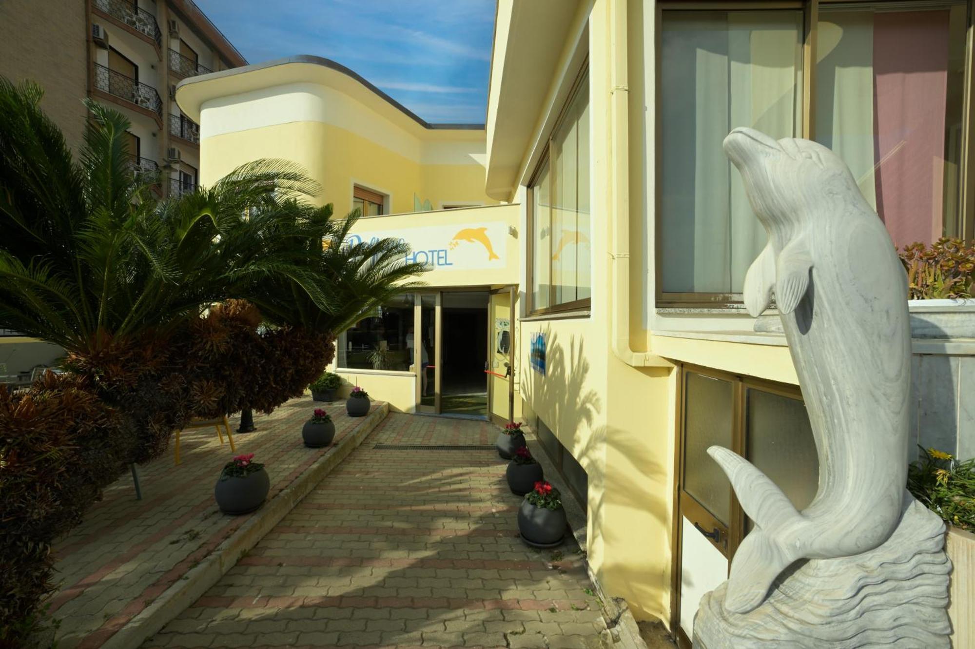 Hotel Delfino Laigueglia Exteriör bild