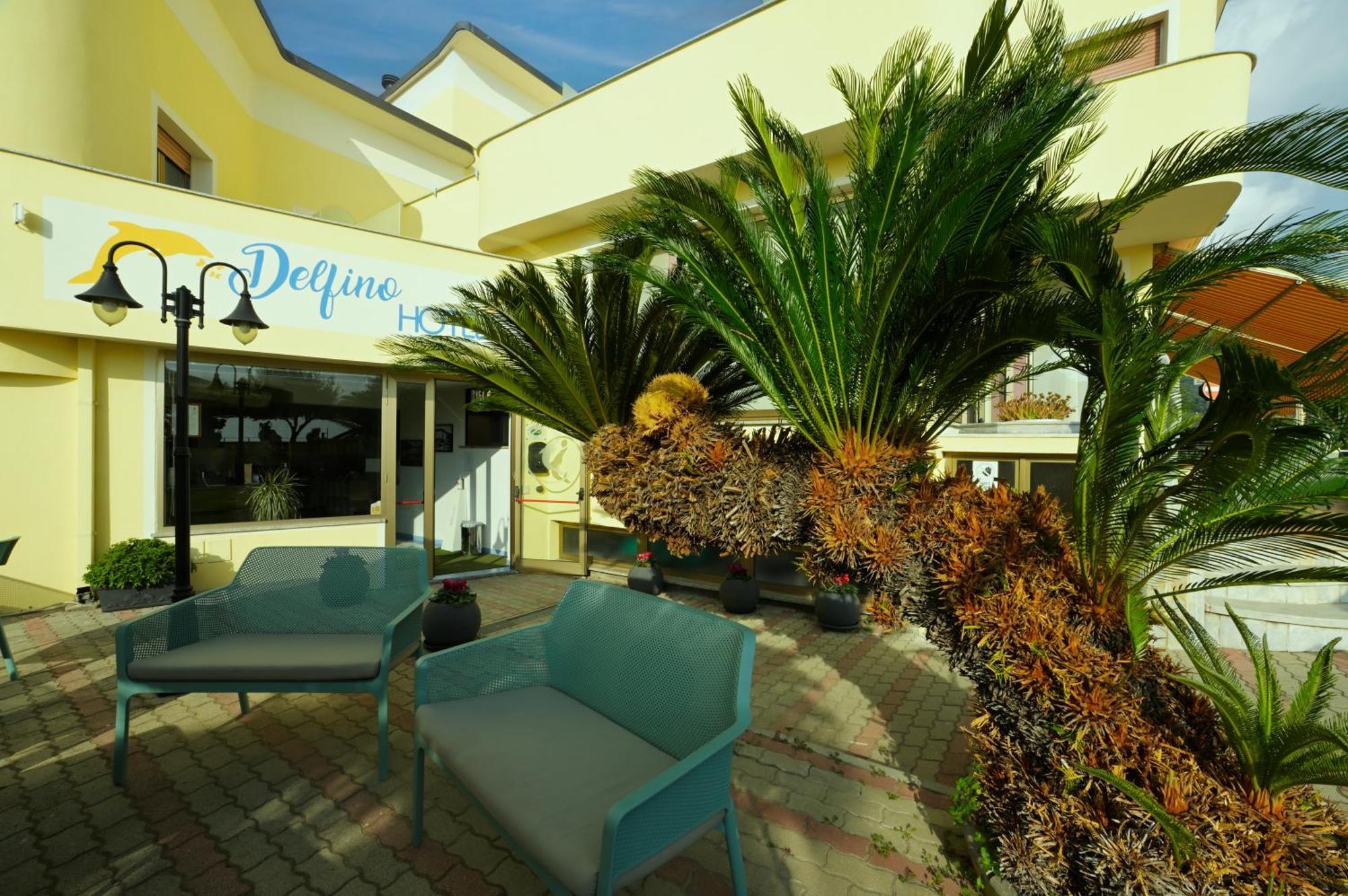 Hotel Delfino Laigueglia Exteriör bild