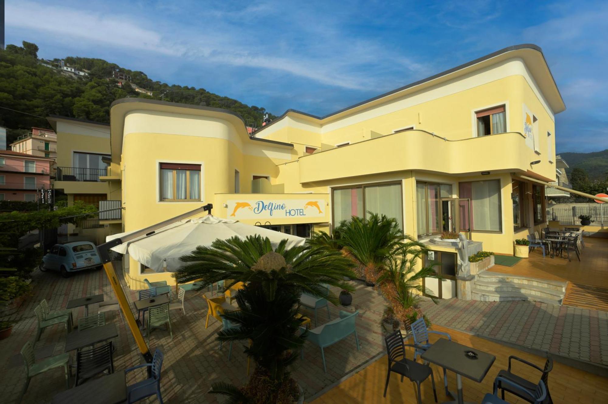 Hotel Delfino Laigueglia Exteriör bild