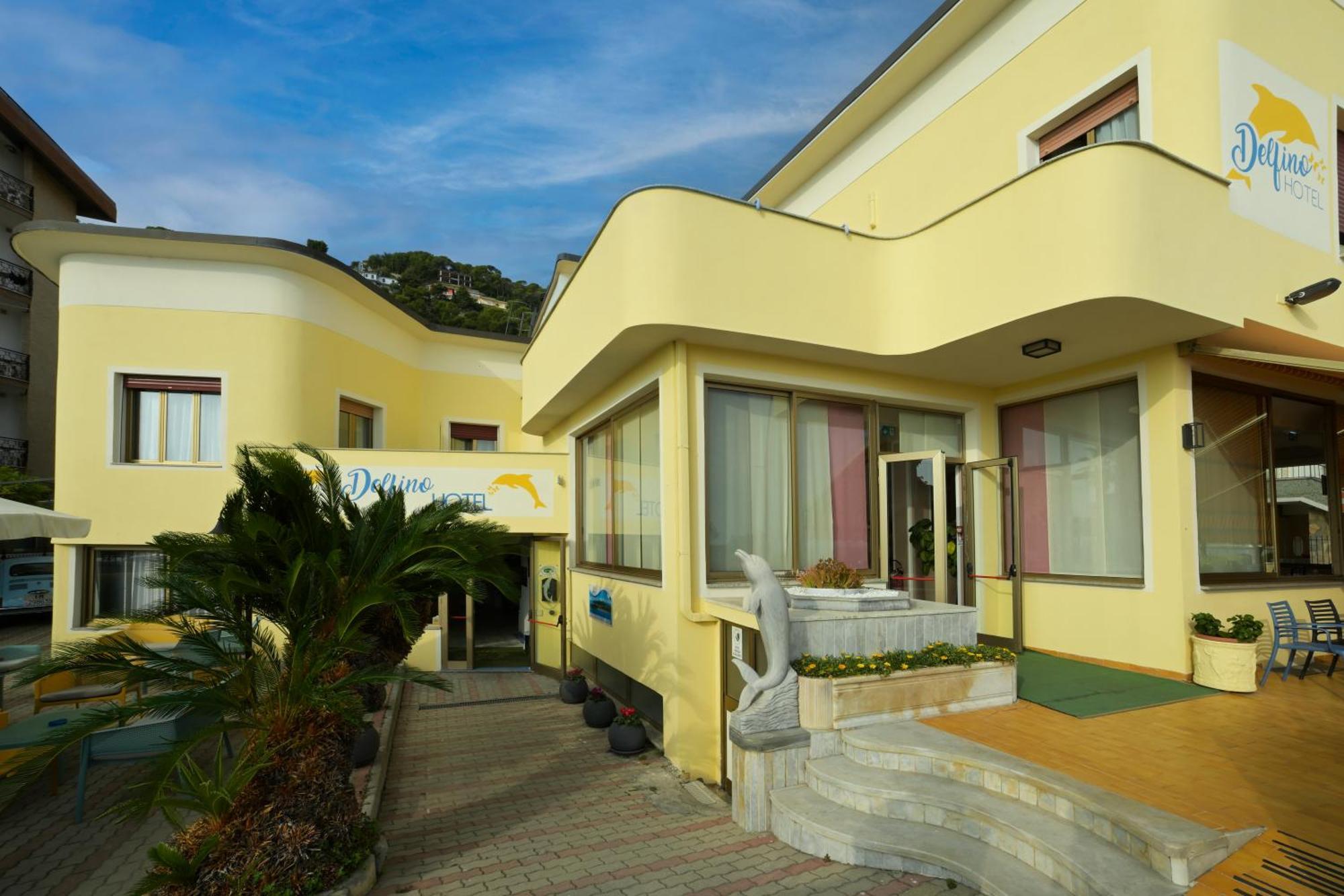 Hotel Delfino Laigueglia Exteriör bild