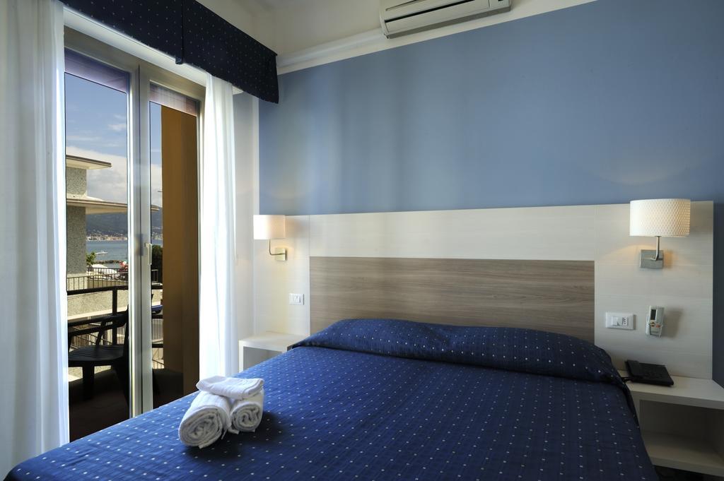 Hotel Delfino Laigueglia Exteriör bild