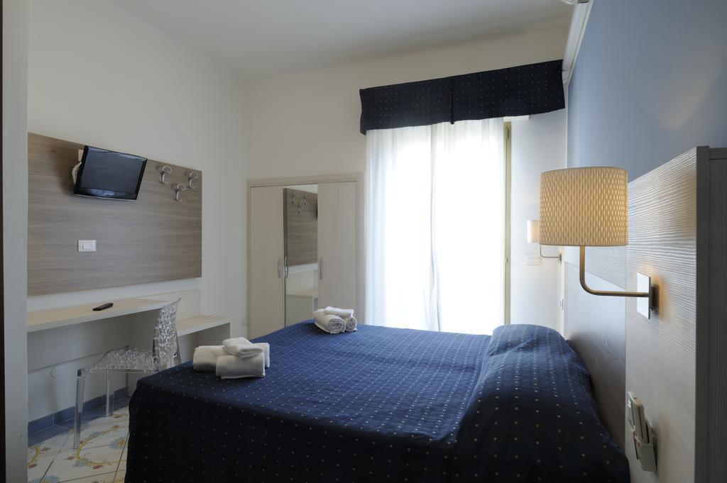 Hotel Delfino Laigueglia Exteriör bild