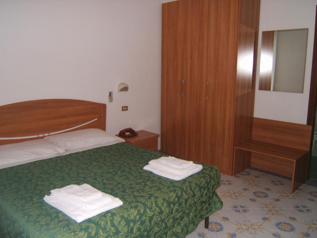 Hotel Delfino Laigueglia Exteriör bild