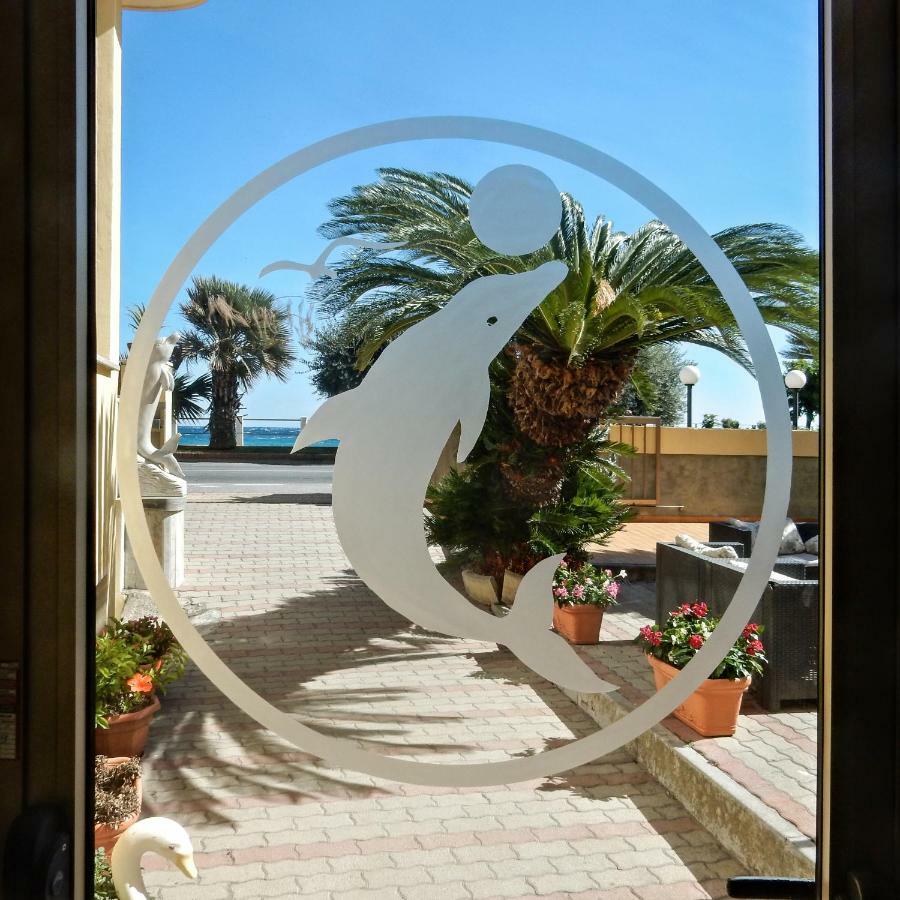Hotel Delfino Laigueglia Exteriör bild