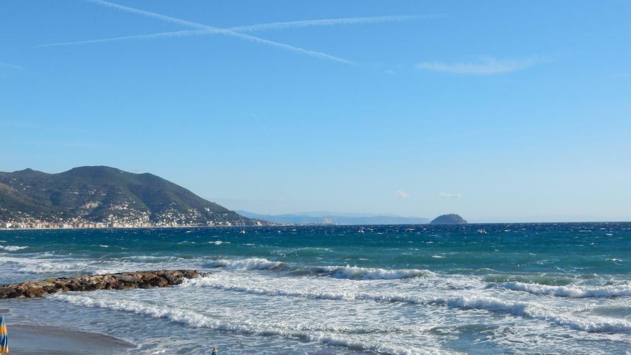 Hotel Delfino Laigueglia Exteriör bild